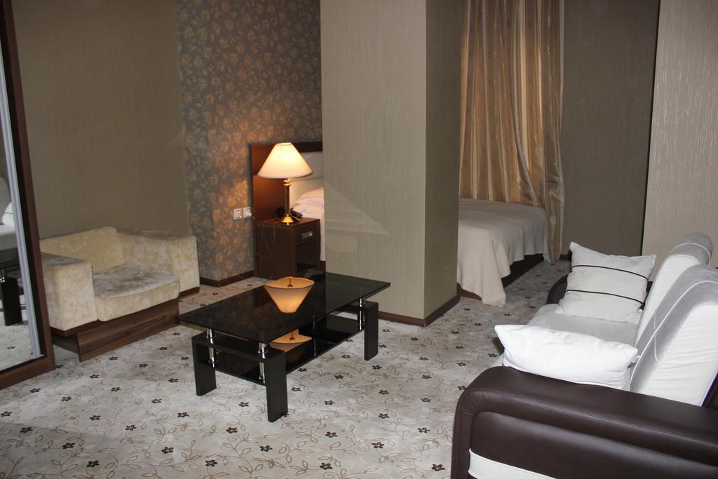 Hotel Empire Κουτάισι Δωμάτιο φωτογραφία