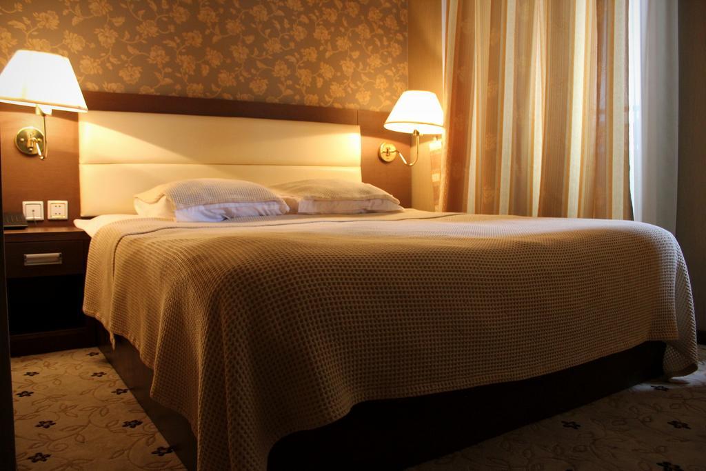 Hotel Empire Κουτάισι Δωμάτιο φωτογραφία